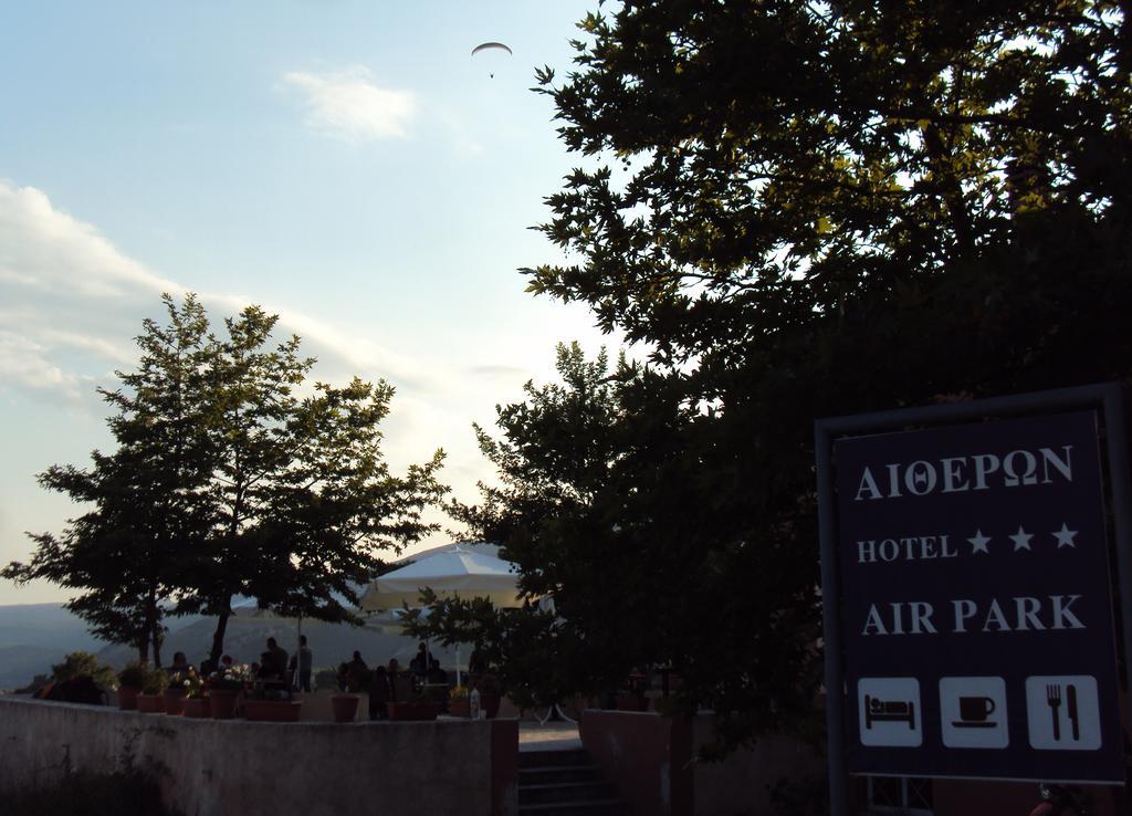 Aitheron Hotel Air Park Zervi Exteriör bild