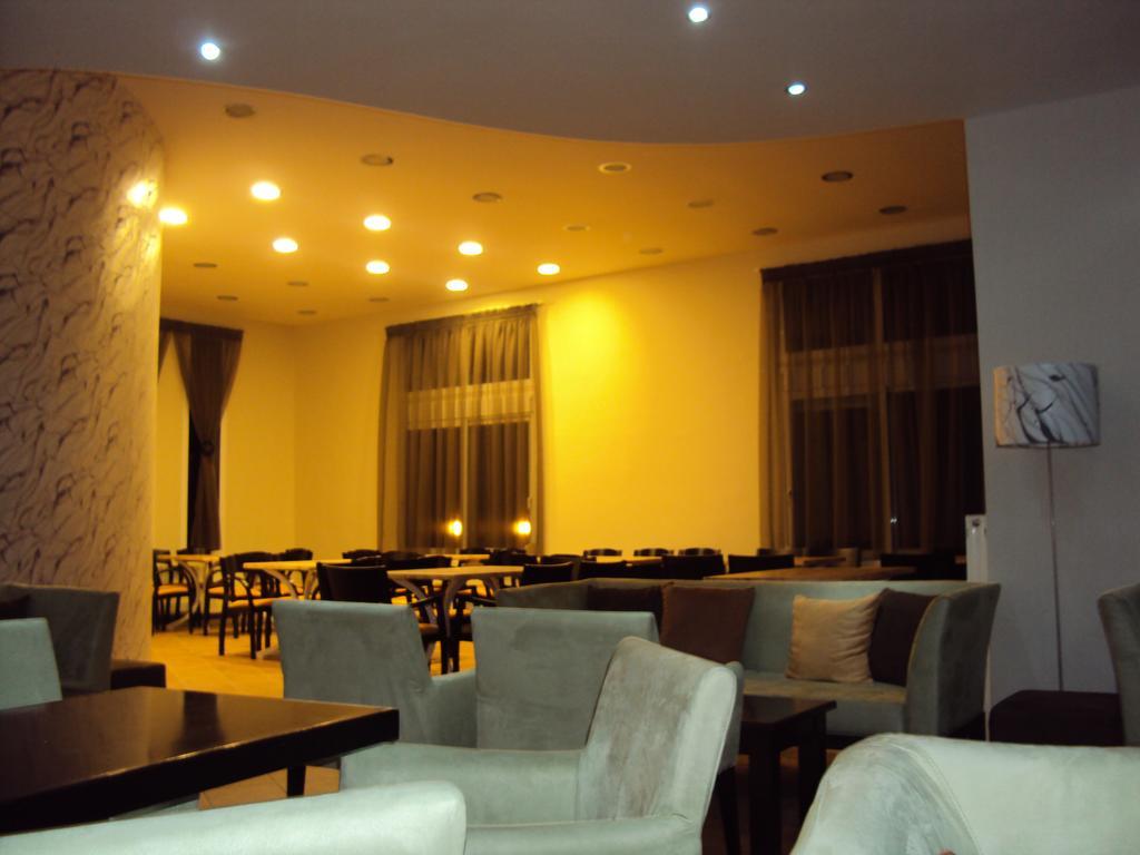 Aitheron Hotel Air Park Zervi Exteriör bild