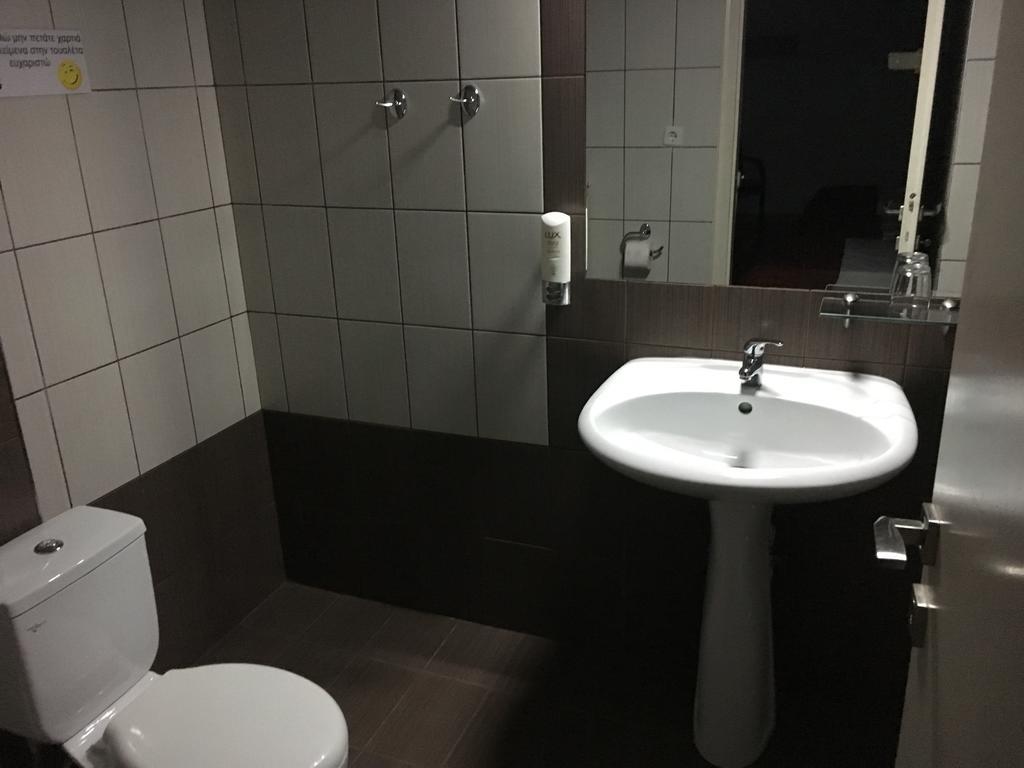 Aitheron Hotel Air Park Zervi Exteriör bild