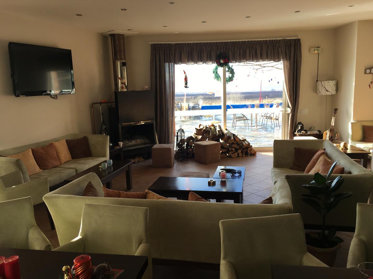 Aitheron Hotel Air Park Zervi Exteriör bild