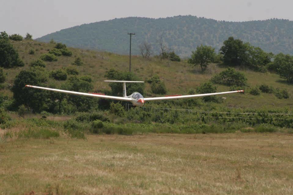 Aitheron Hotel Air Park Zervi Exteriör bild